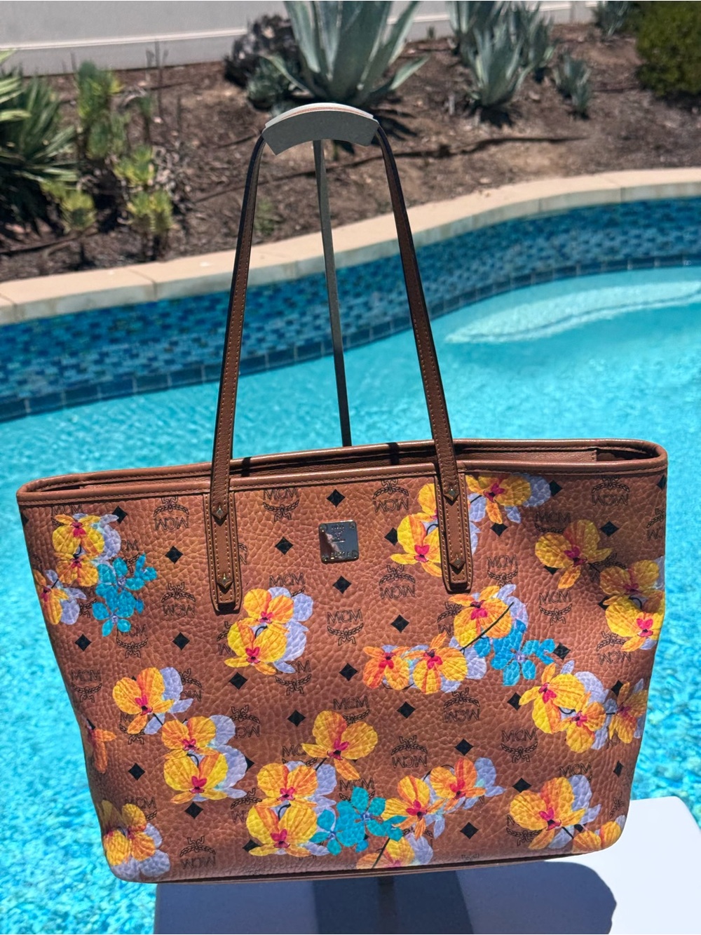 MCM Floral VISETOS Cognac Tote with pouch and COA - Picture 7 of 17